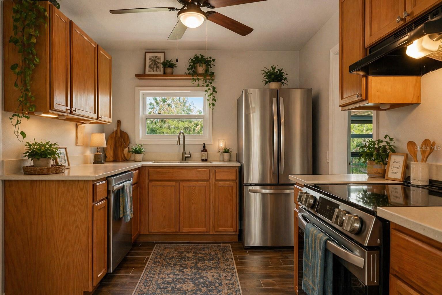 Image 4 of 50 For 10928 Fort Island Trail