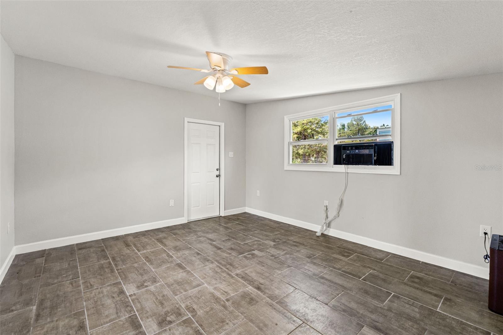 Image 40 of 50 For 10928 Fort Island Trail