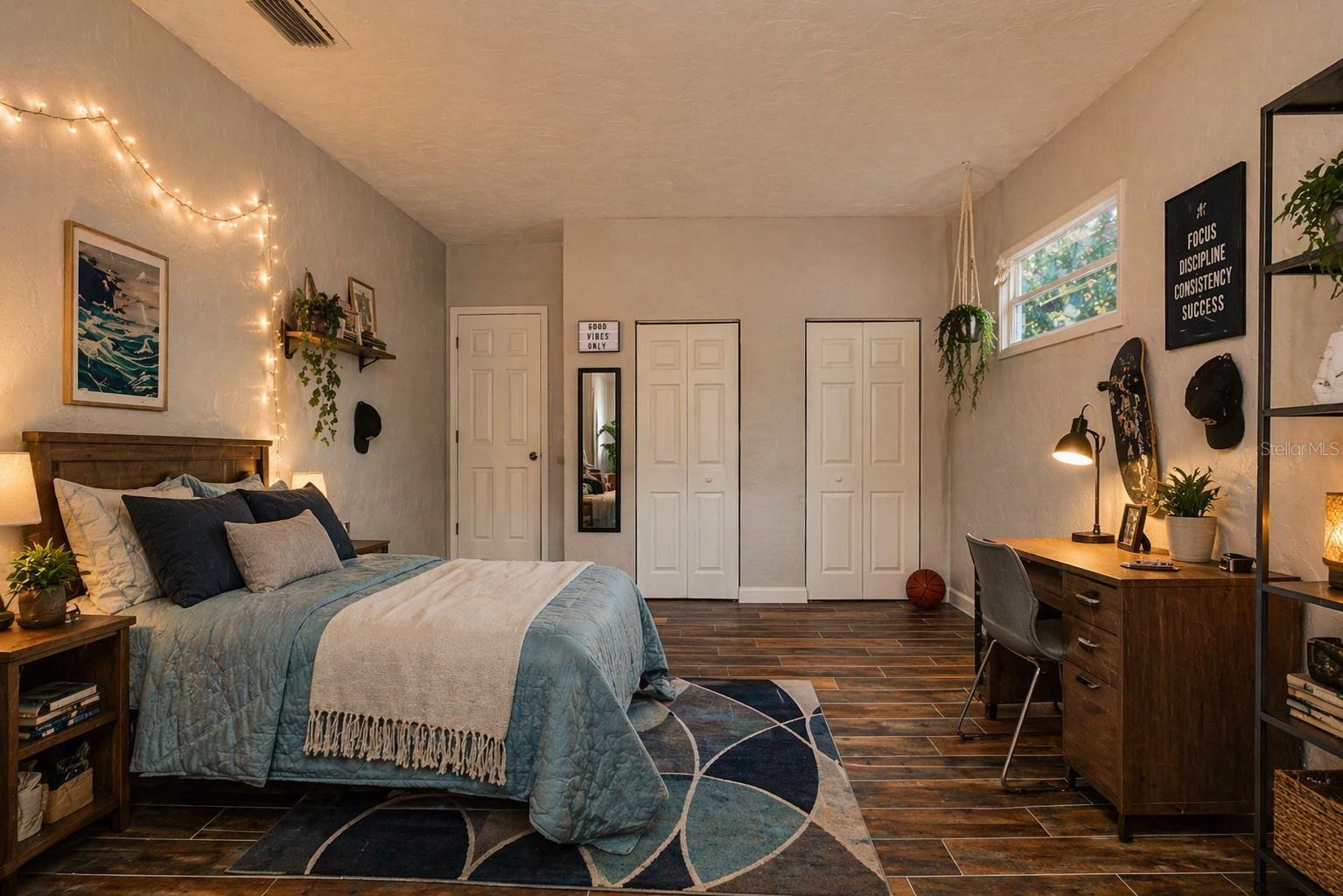 Image 7 of 50 For 10928 Fort Island Trail