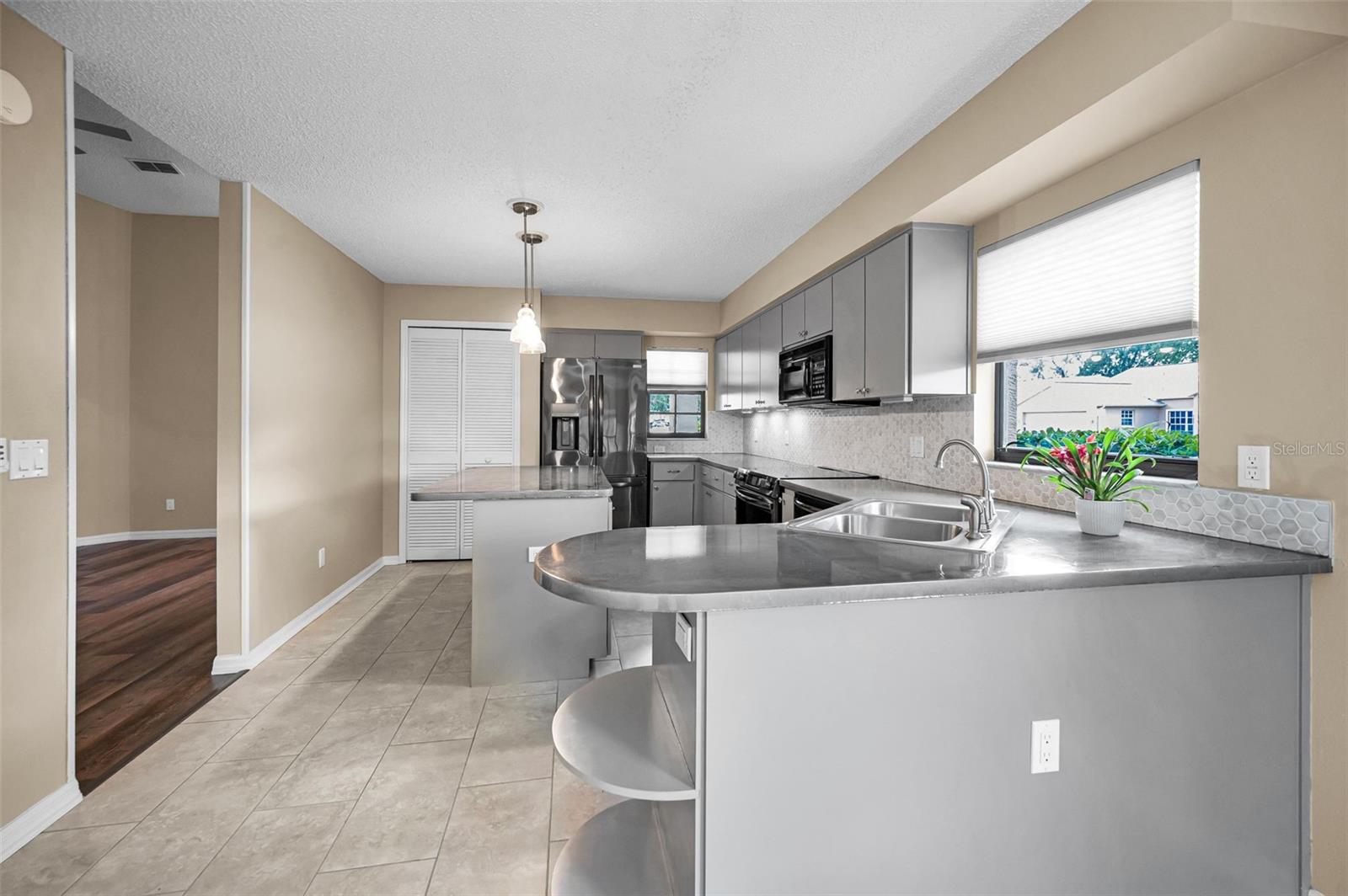 Image 10 of 46 For 9307 Palm Haven Court