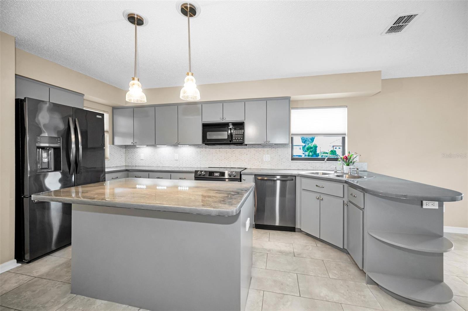 Image 11 of 46 For 9307 Palm Haven Court