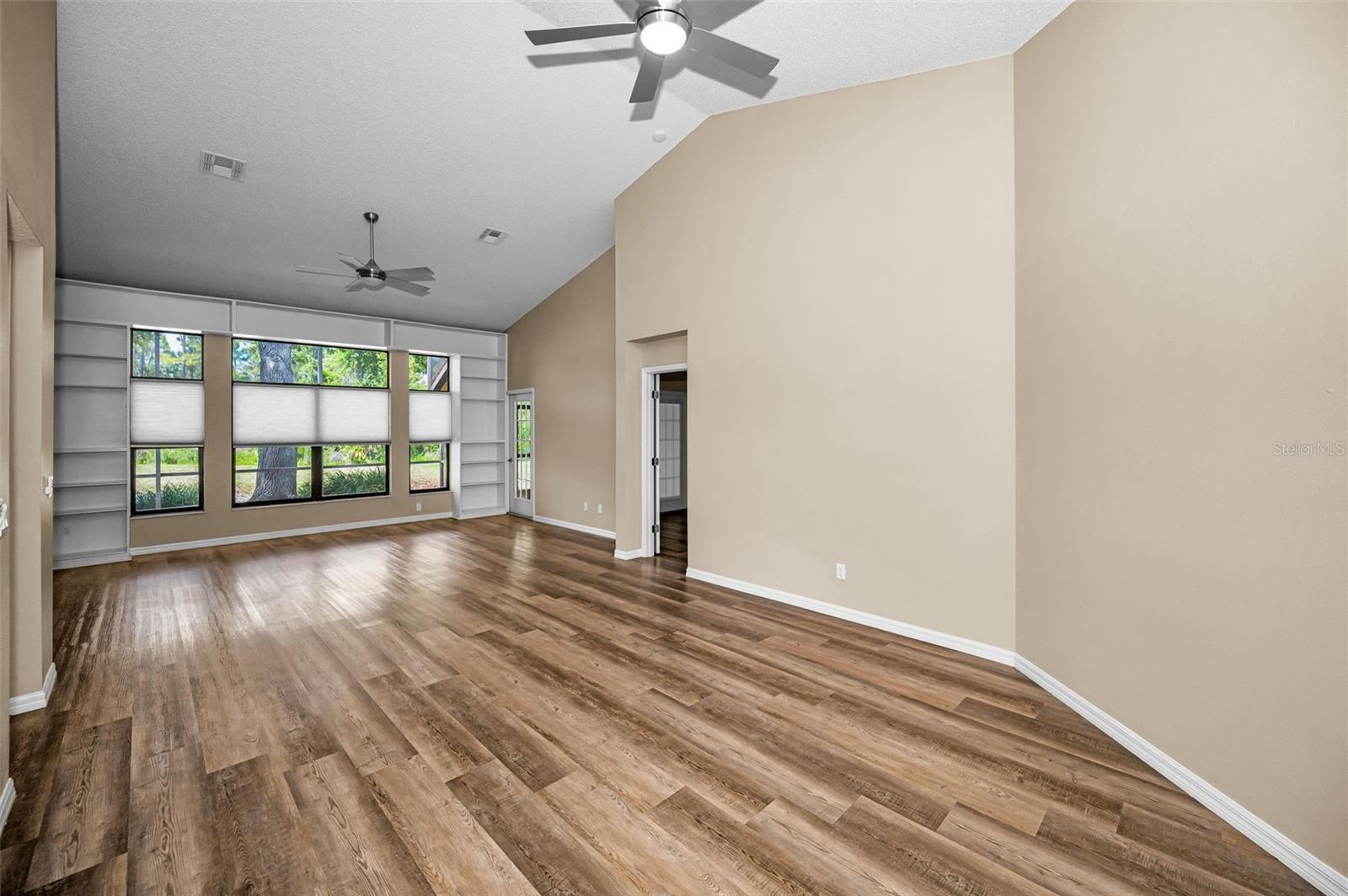 Image 7 of 46 For 9307 Palm Haven Court