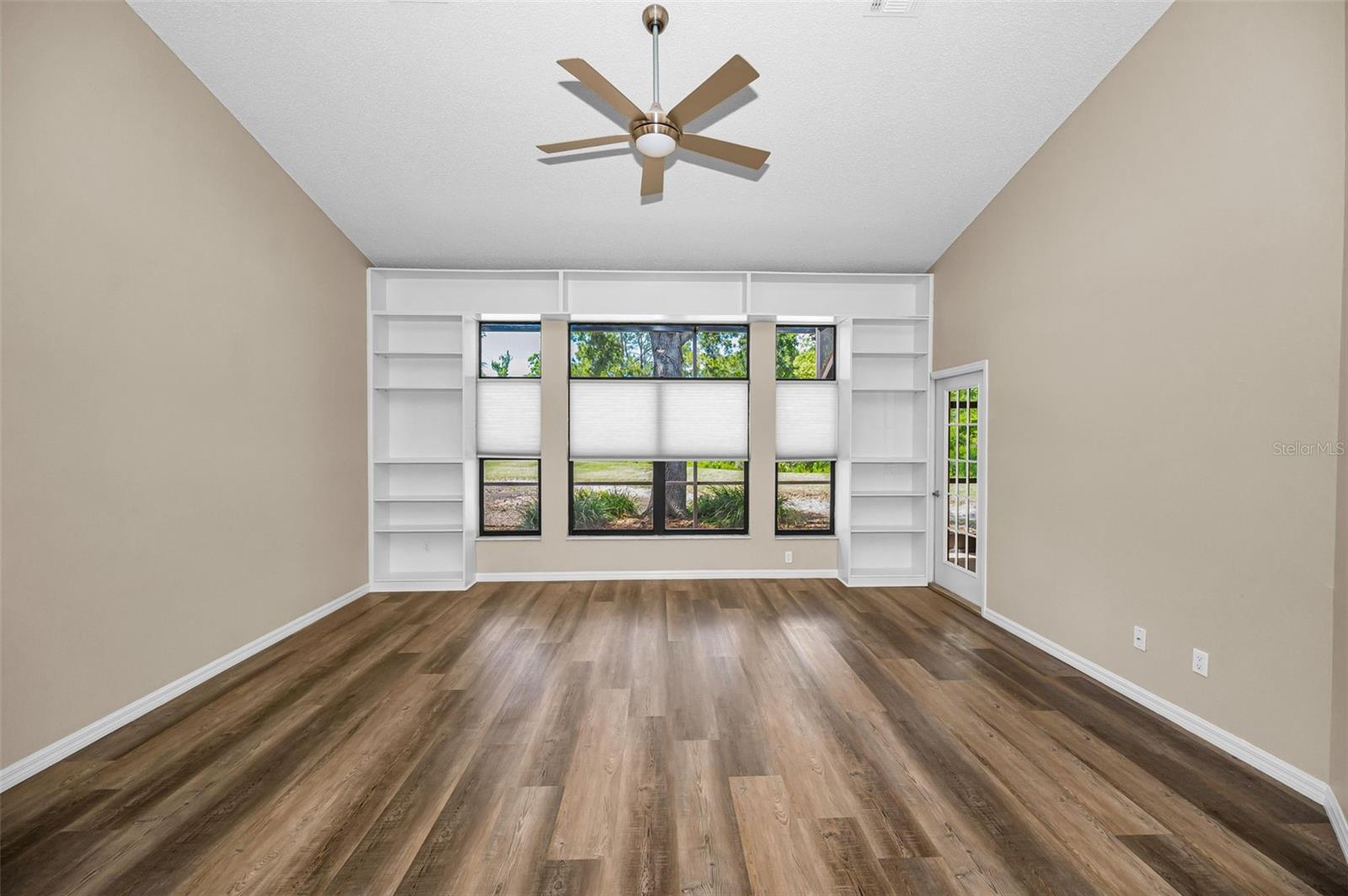 Image 8 of 46 For 9307 Palm Haven Court