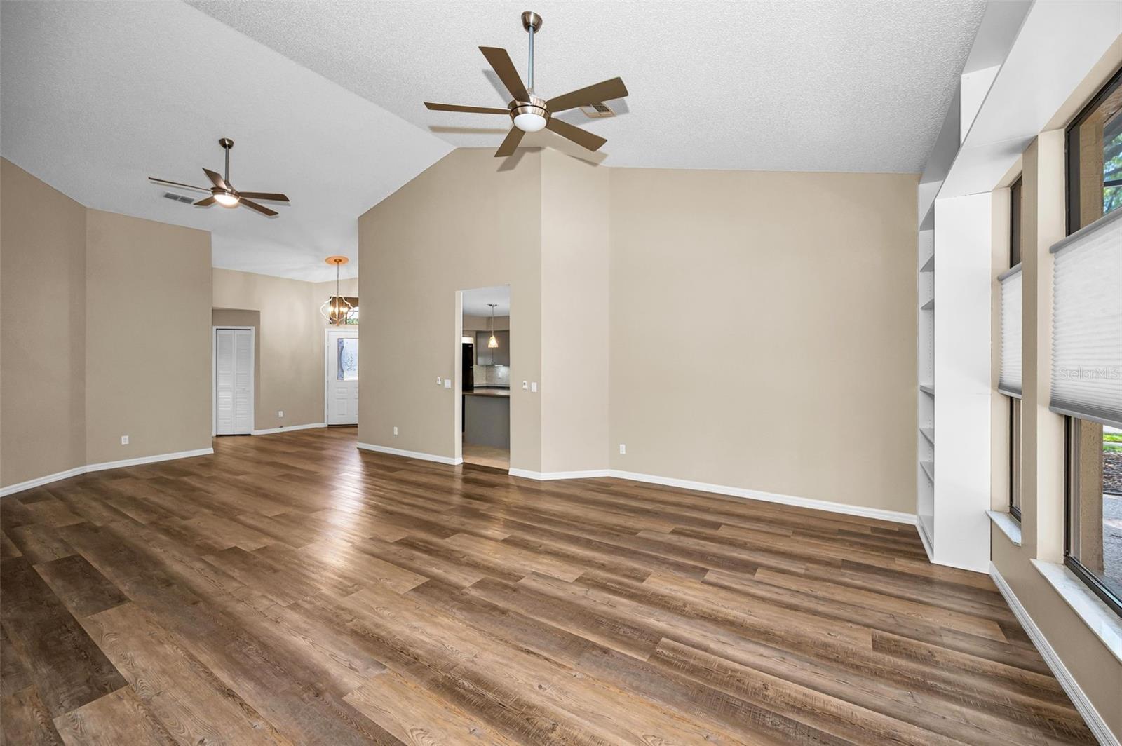 Image 9 of 46 For 9307 Palm Haven Court