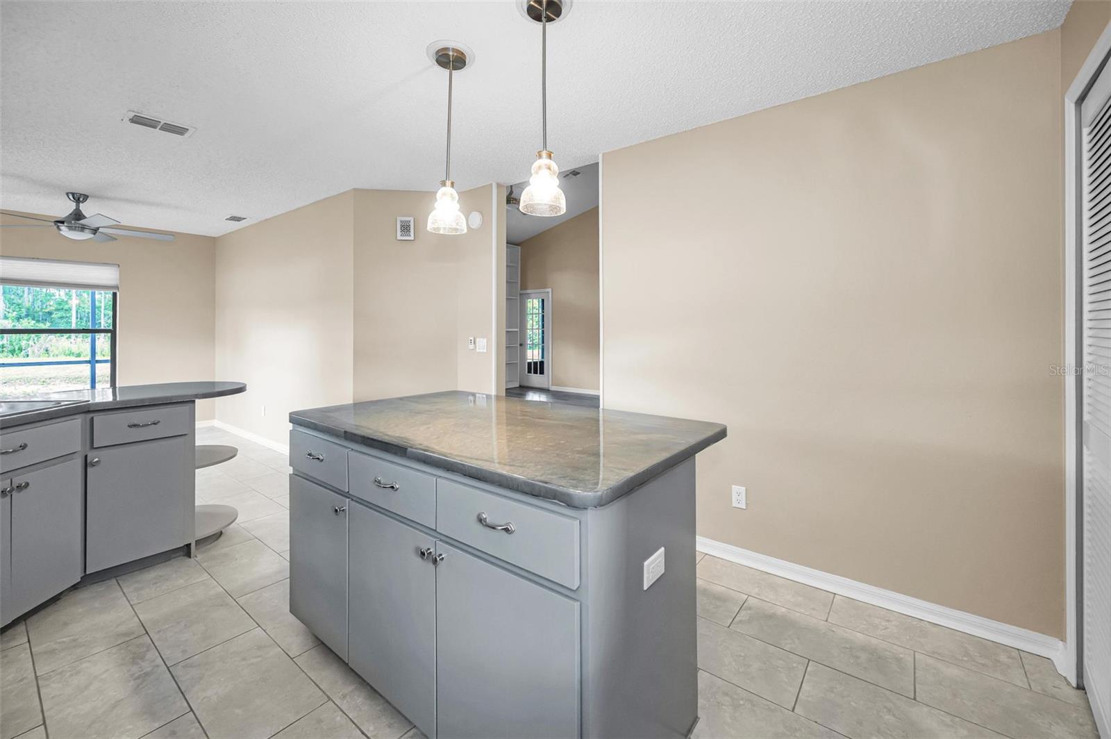 Image 16 of 61 For 9307 Palm Haven Court