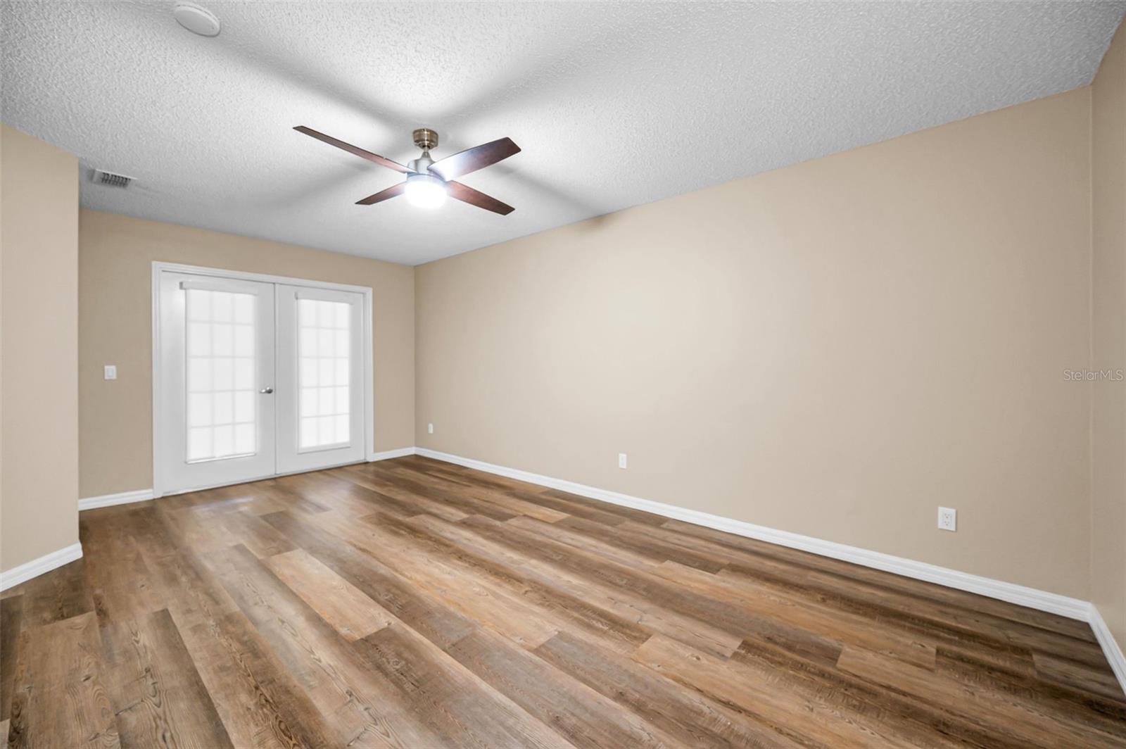 Image 17 of 61 For 9307 Palm Haven Court