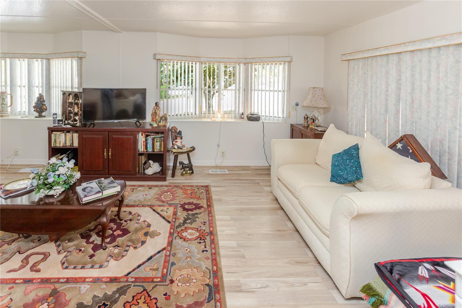 Image 15 of 47 For 12087 Club House Road