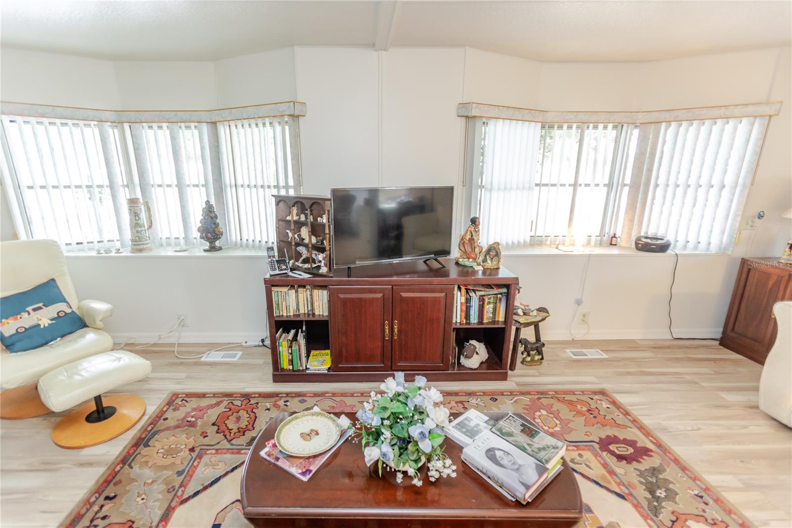 Image 18 of 47 For 12087 Club House Road