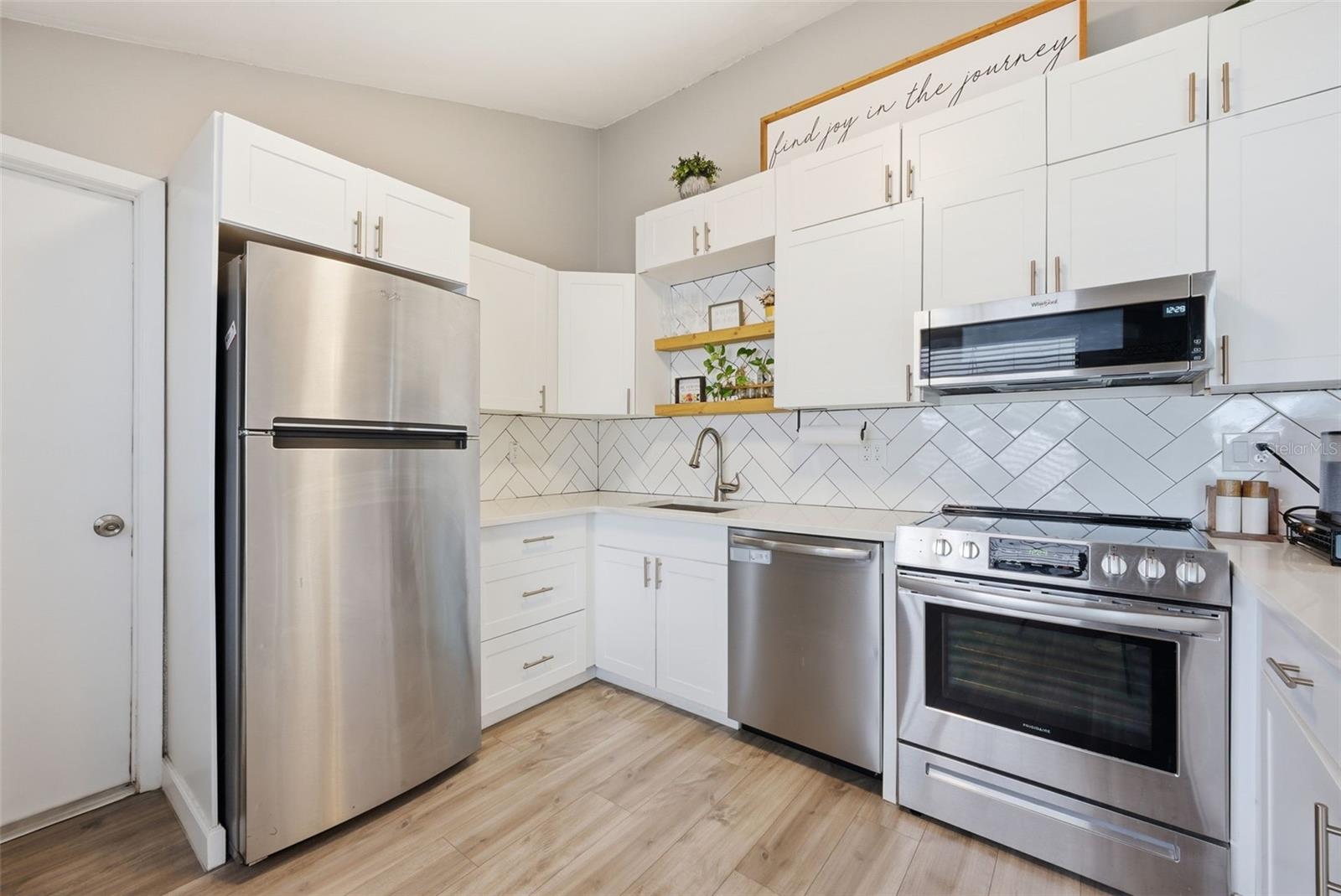 Image 13 of 44 For 7507 Woodland Oaks Court