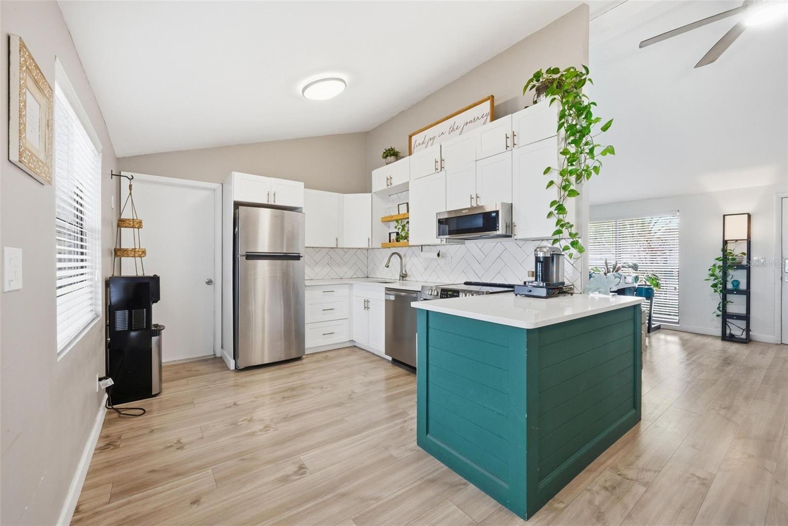 Image 14 of 44 For 7507 Woodland Oaks Court