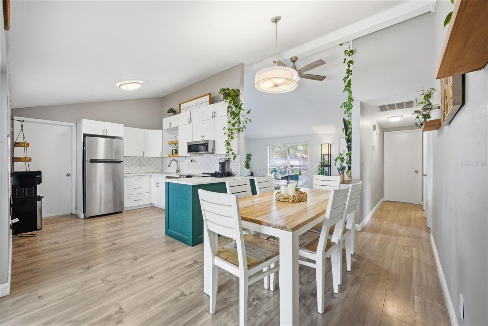 Image 15 of 44 For 7507 Woodland Oaks Court