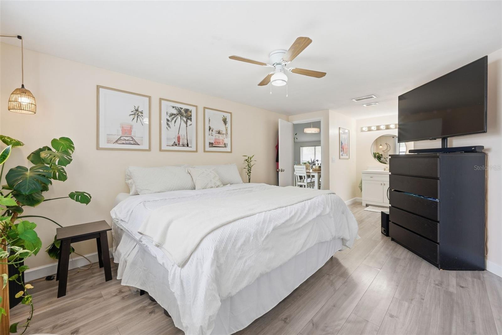 Image 18 of 44 For 7507 Woodland Oaks Court