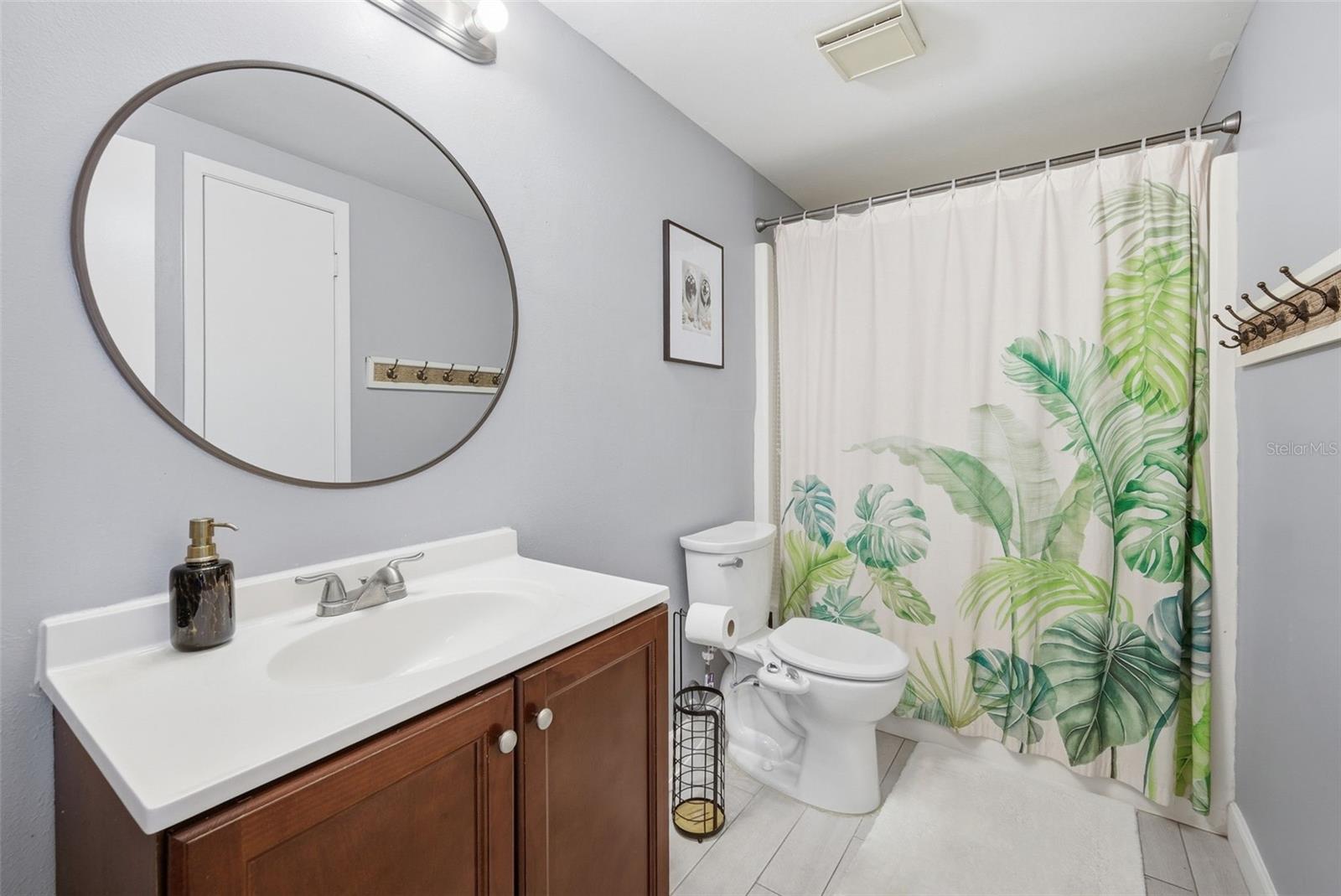 Image 23 of 44 For 7507 Woodland Oaks Court