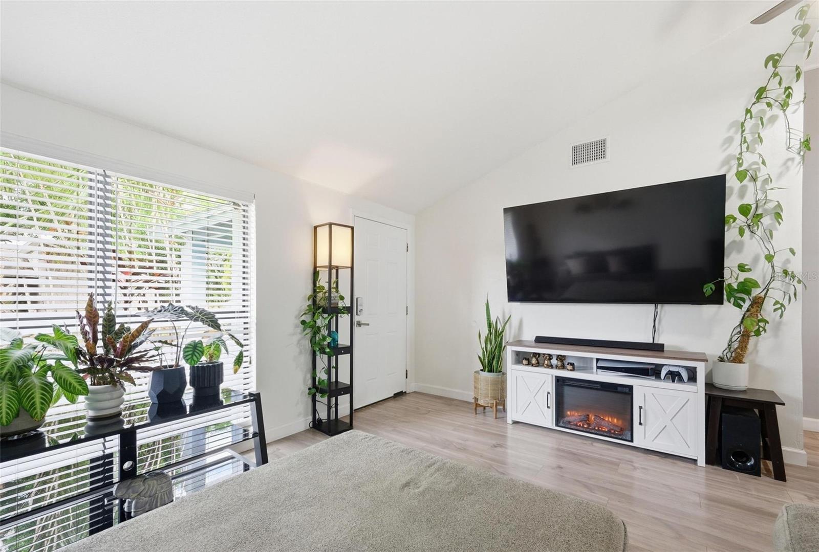 Image 7 of 44 For 7507 Woodland Oaks Court