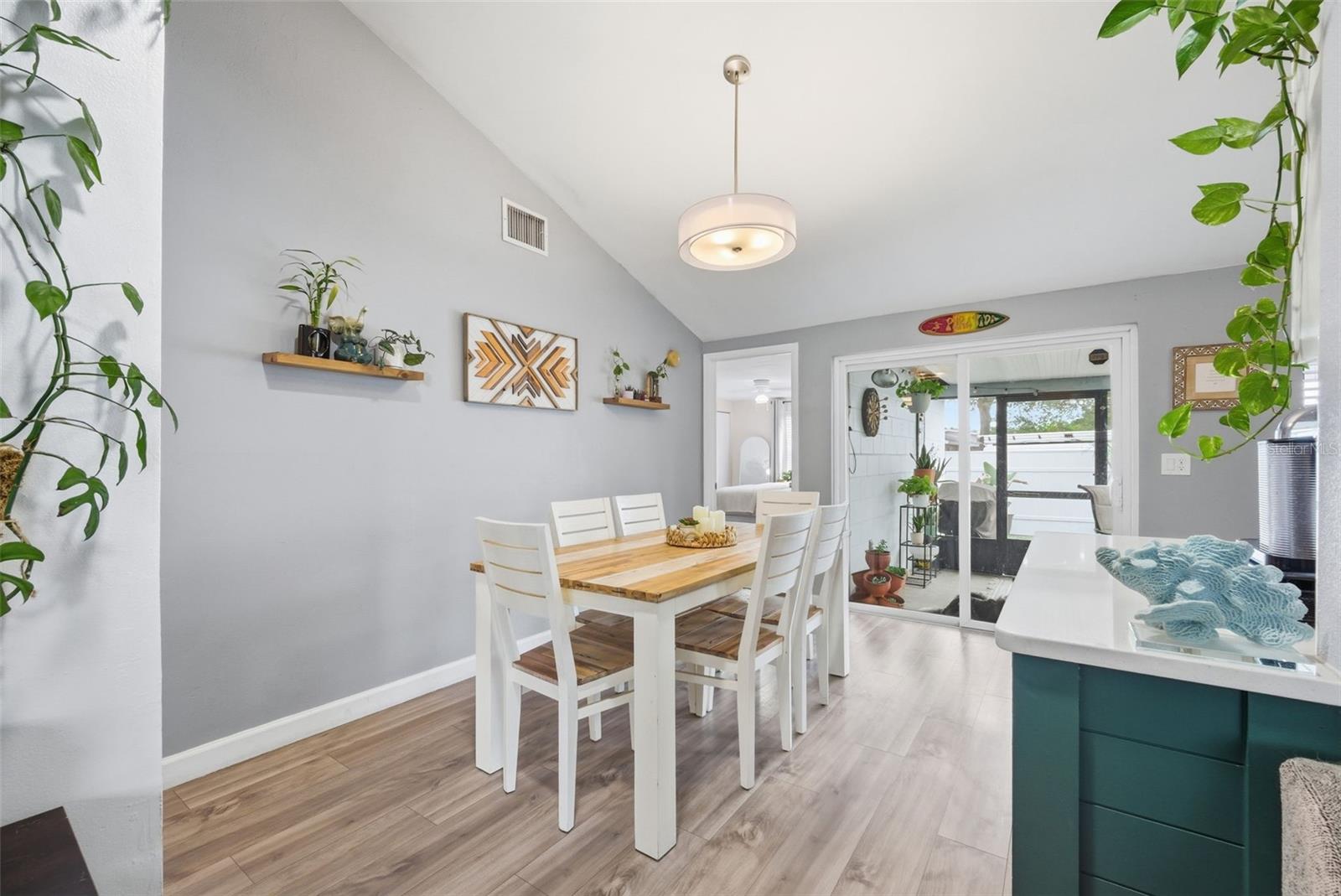 Image 9 of 44 For 7507 Woodland Oaks Court