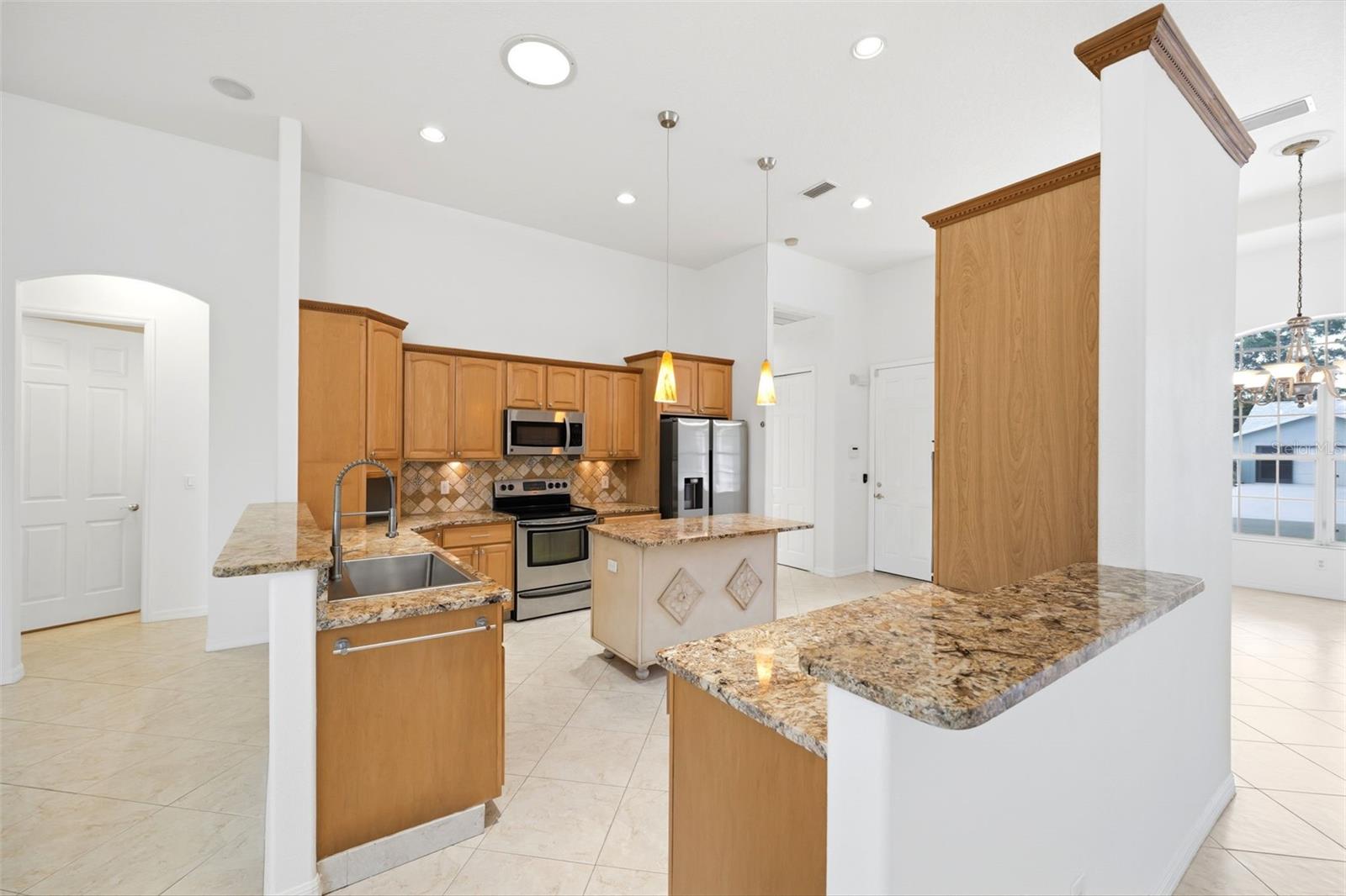 Listing photo id 8 for 130 Linder Drive