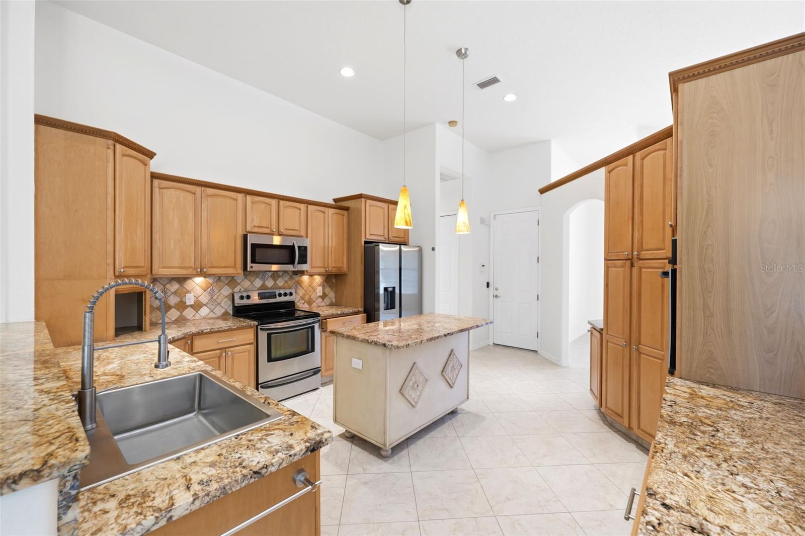 Listing photo id 9 for 130 Linder Drive