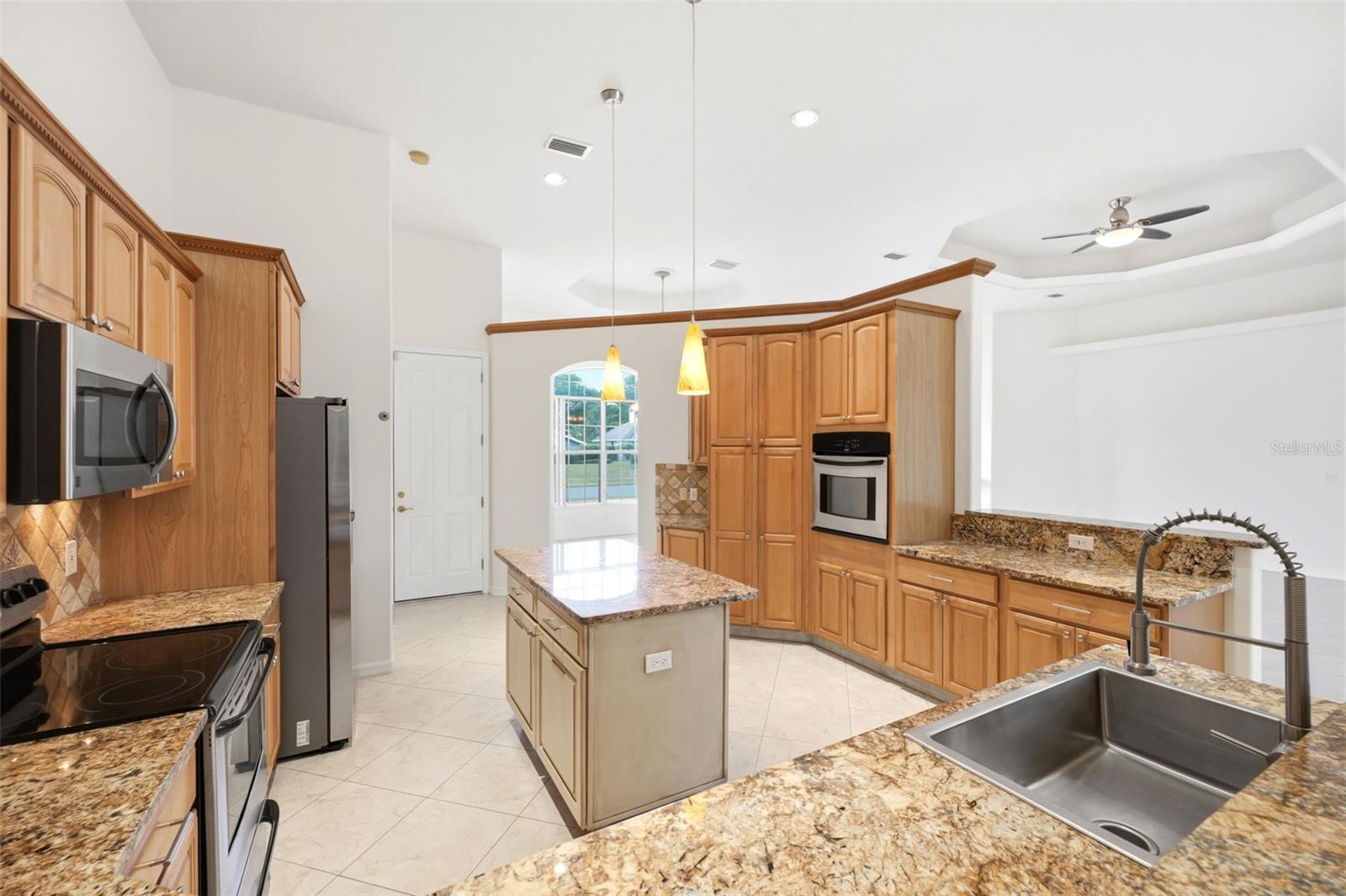 Listing photo id 10 for 130 Linder Drive