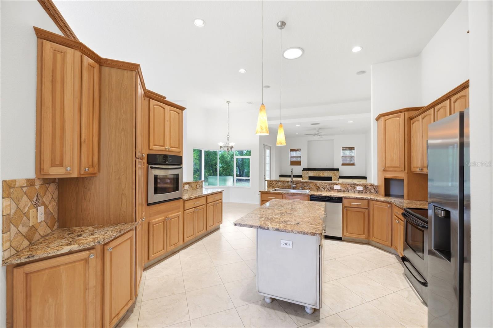 Listing photo id 12 for 130 Linder Drive