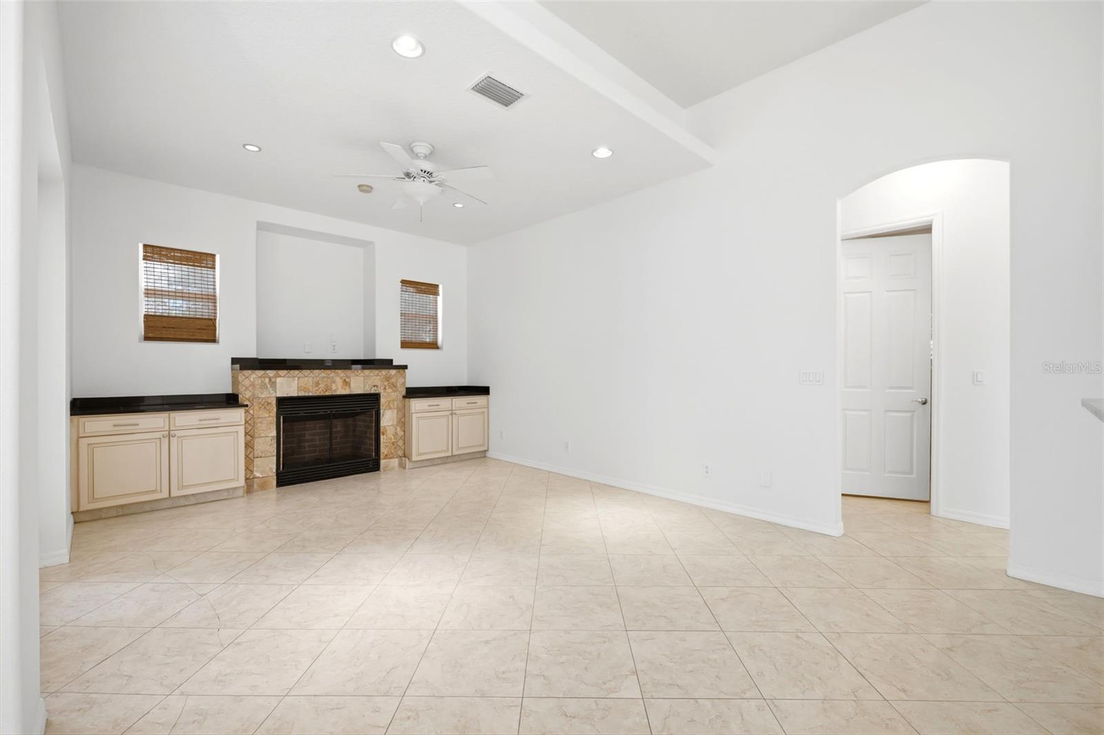 Listing photo id 15 for 130 Linder Drive