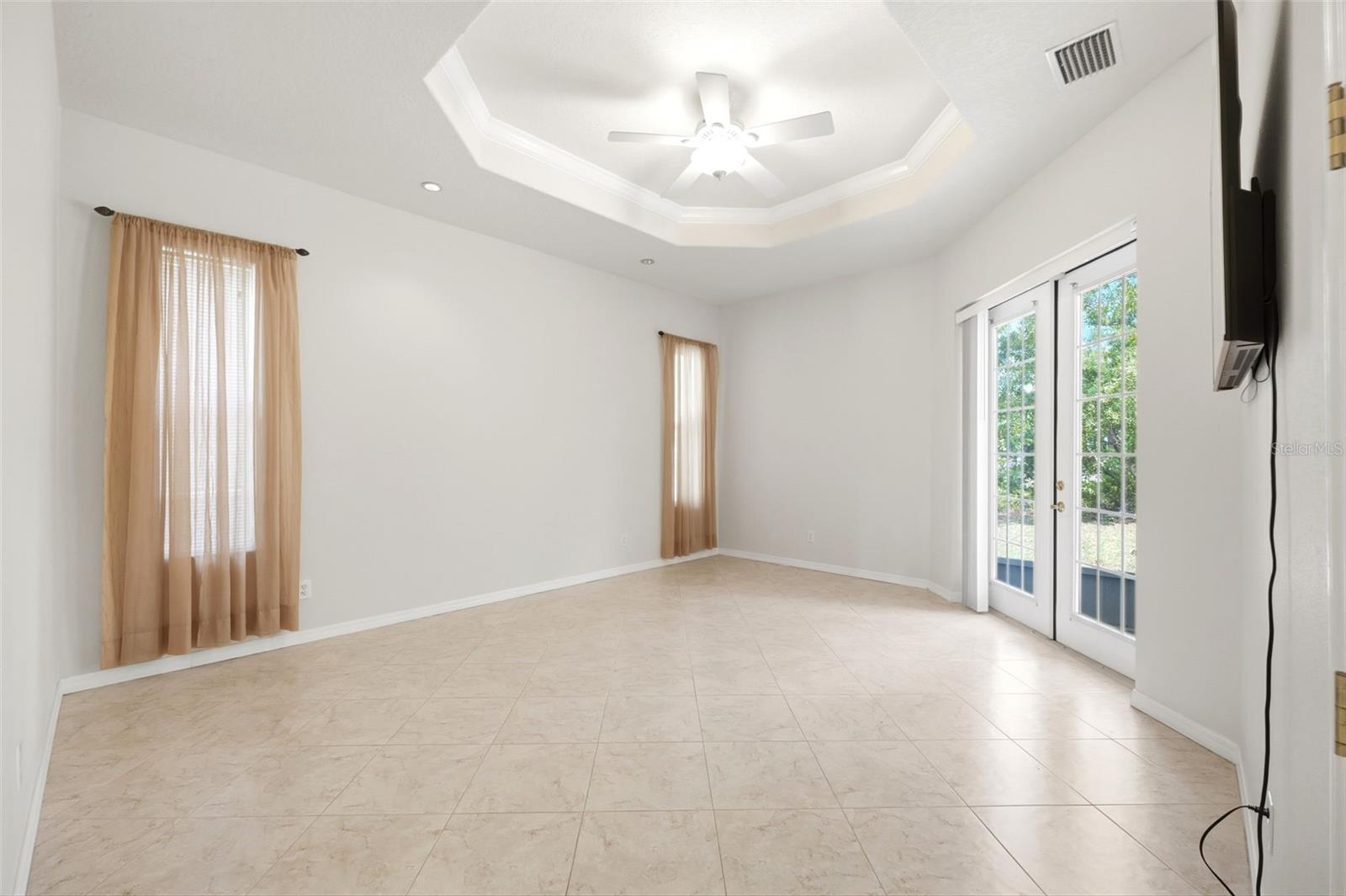 Listing photo id 18 for 130 Linder Drive