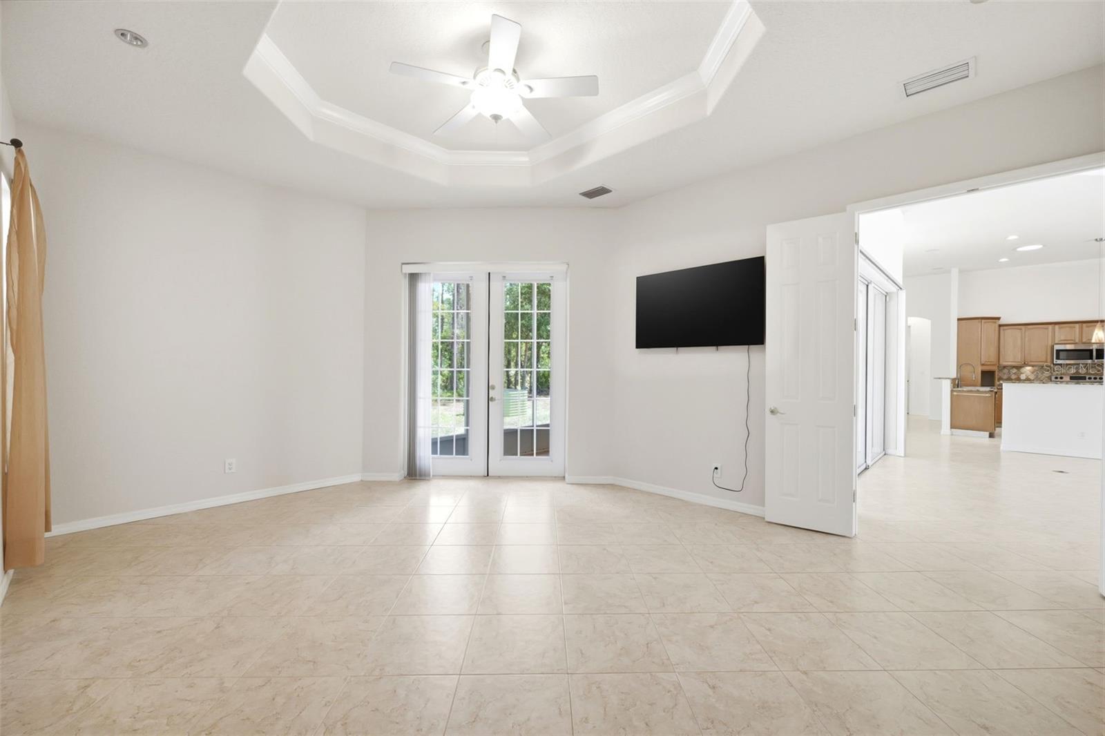 Listing photo id 19 for 130 Linder Drive