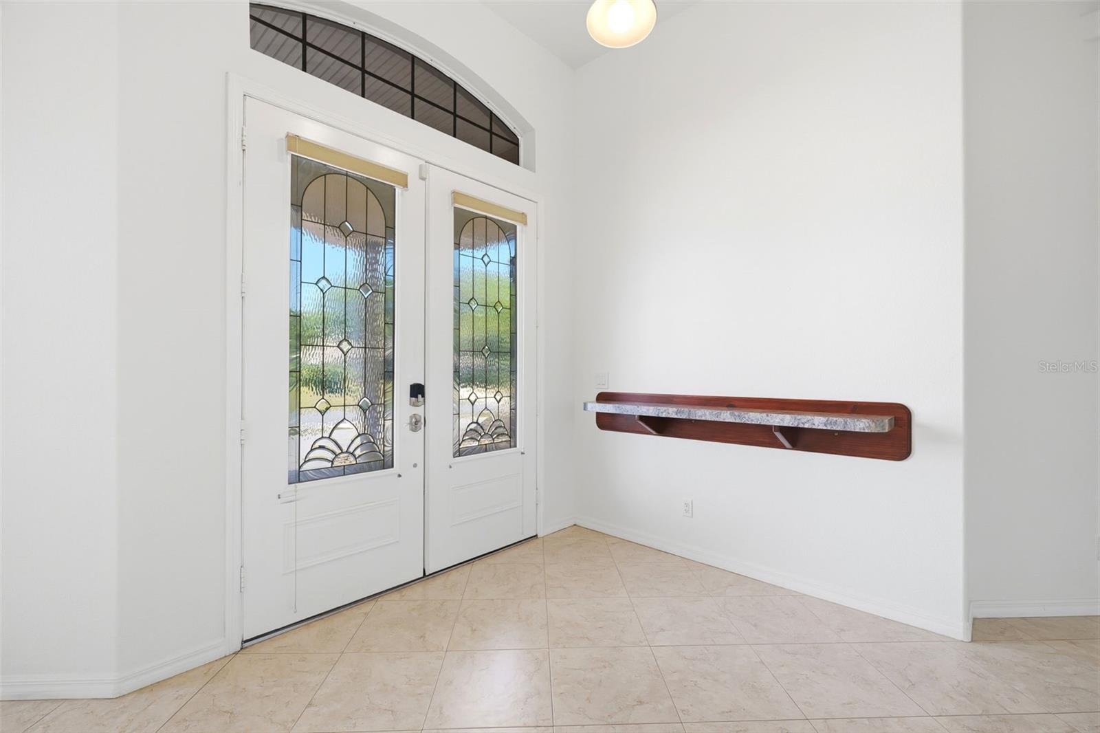 Listing photo id 1 for 130 Linder Drive