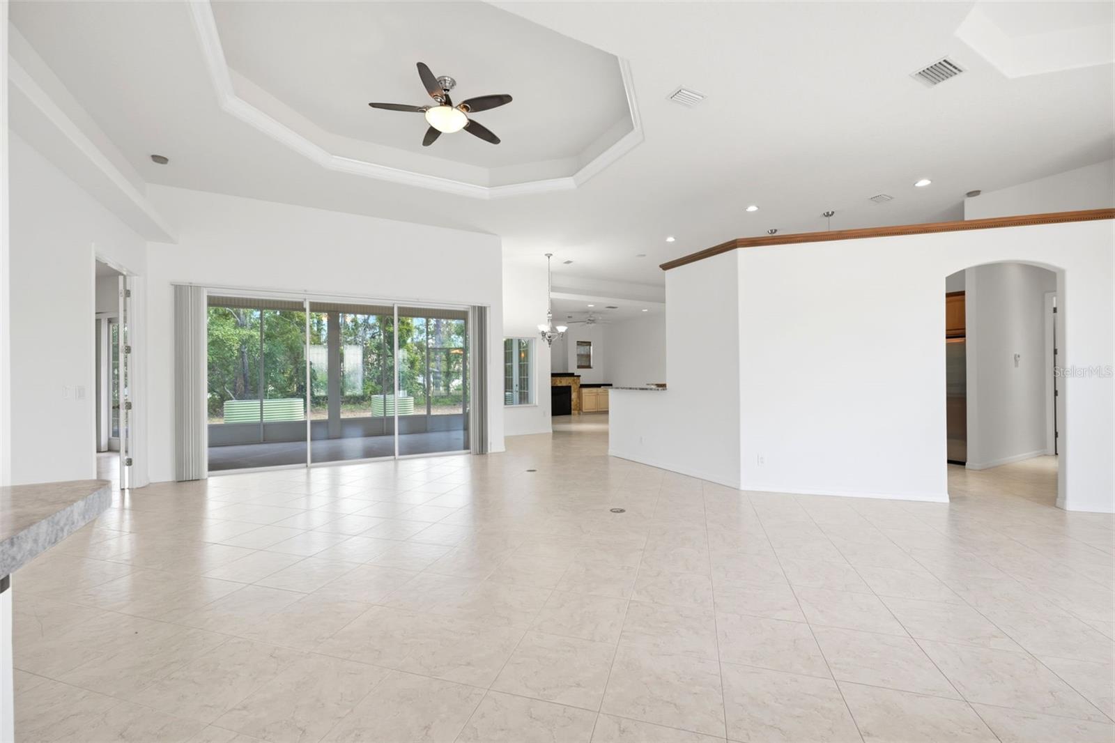 Listing photo id 2 for 130 Linder Drive