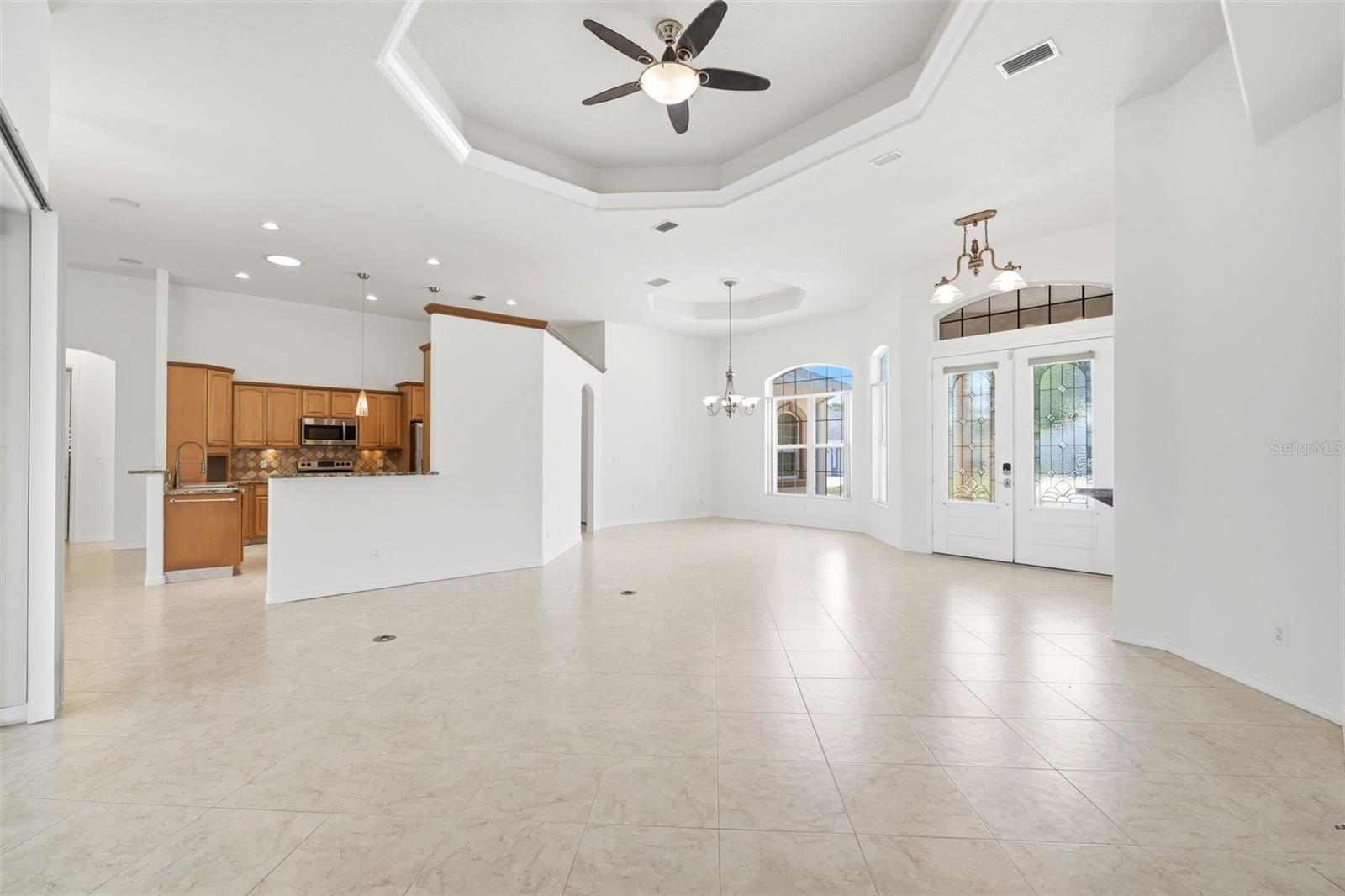 Listing photo id 4 for 130 Linder Drive