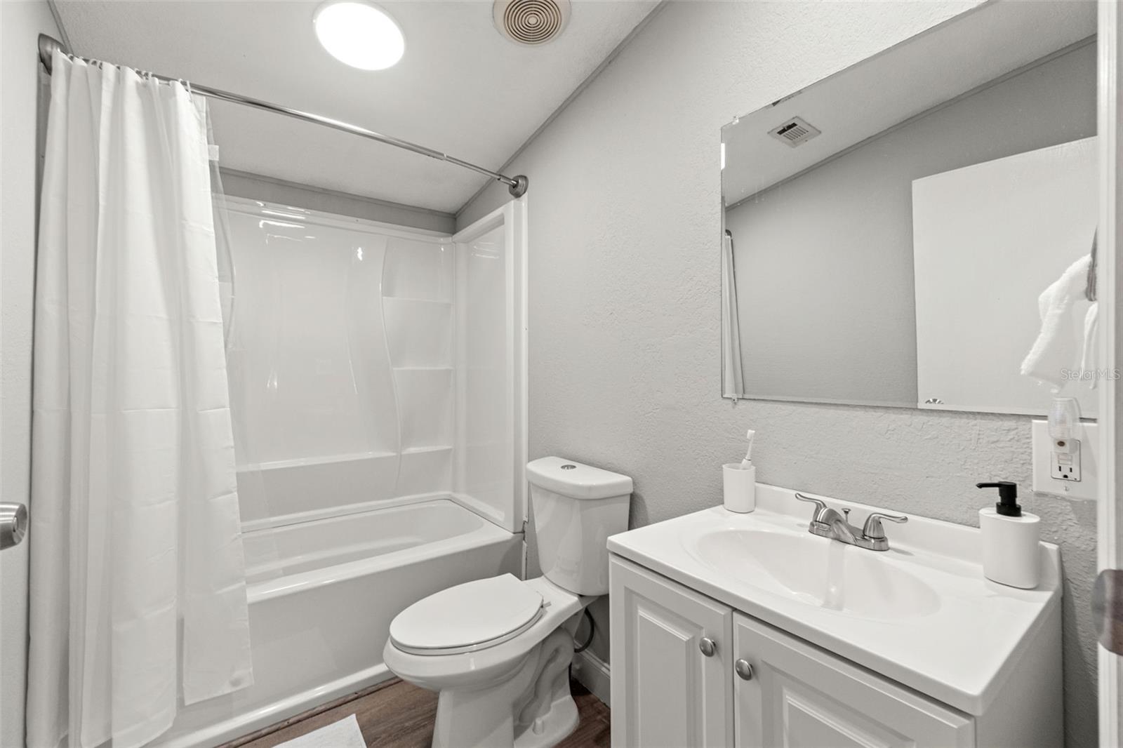 Image 19 of 29 For 6886 Edgewood Lane