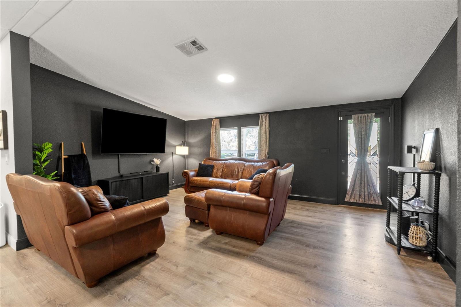 Image 4 of 29 For 6886 Edgewood Lane