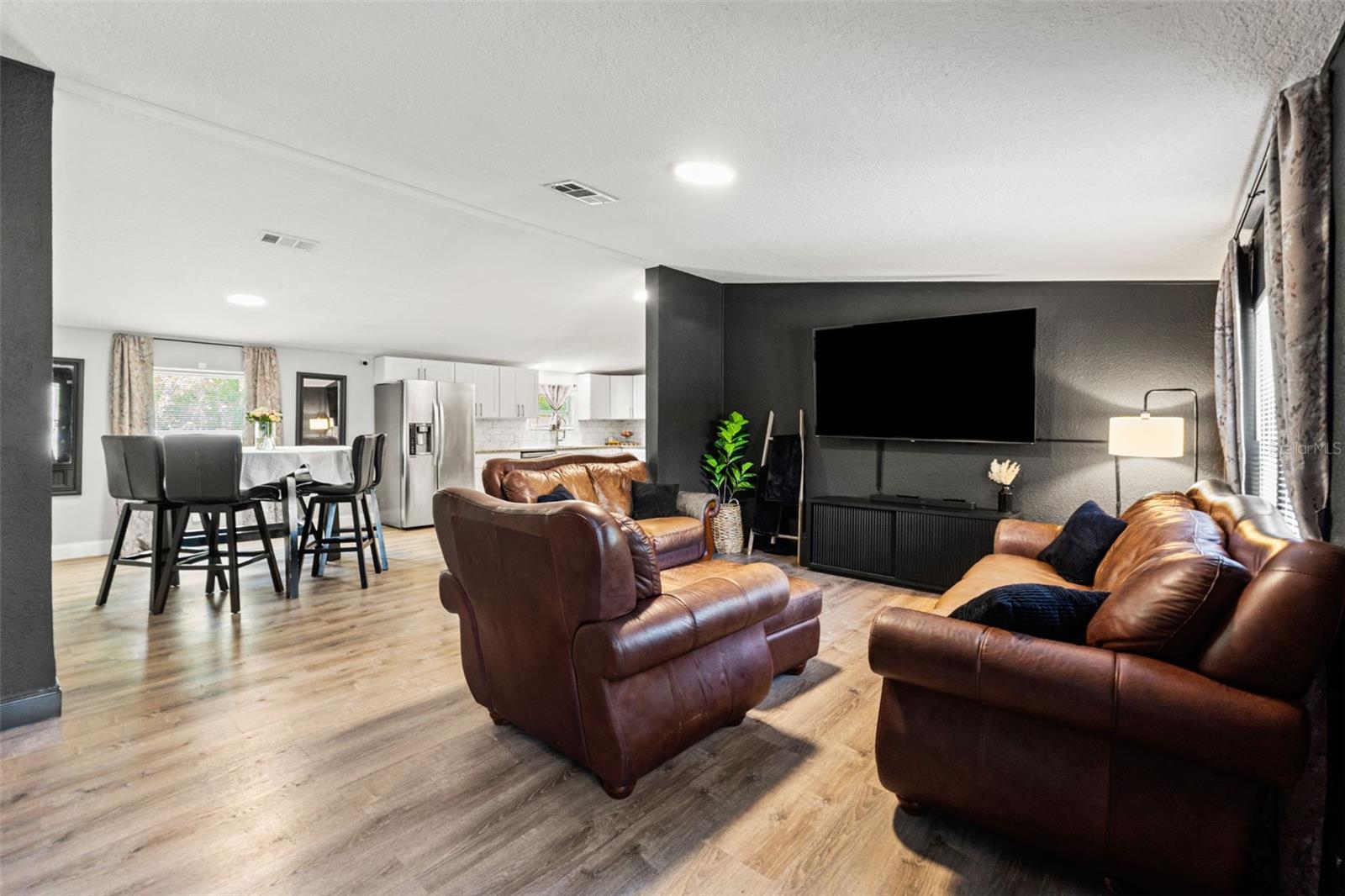 Image 5 of 29 For 6886 Edgewood Lane