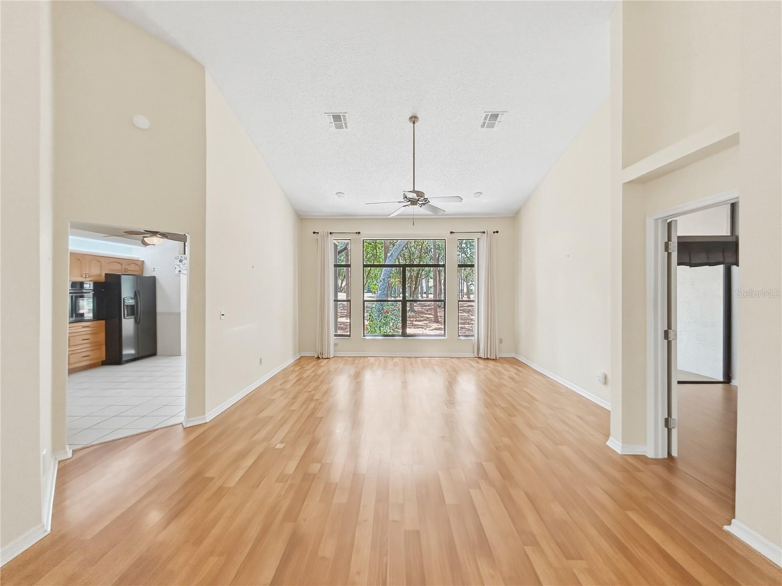 Image 4 of 31 For 9308 Whispering Meadow Court
