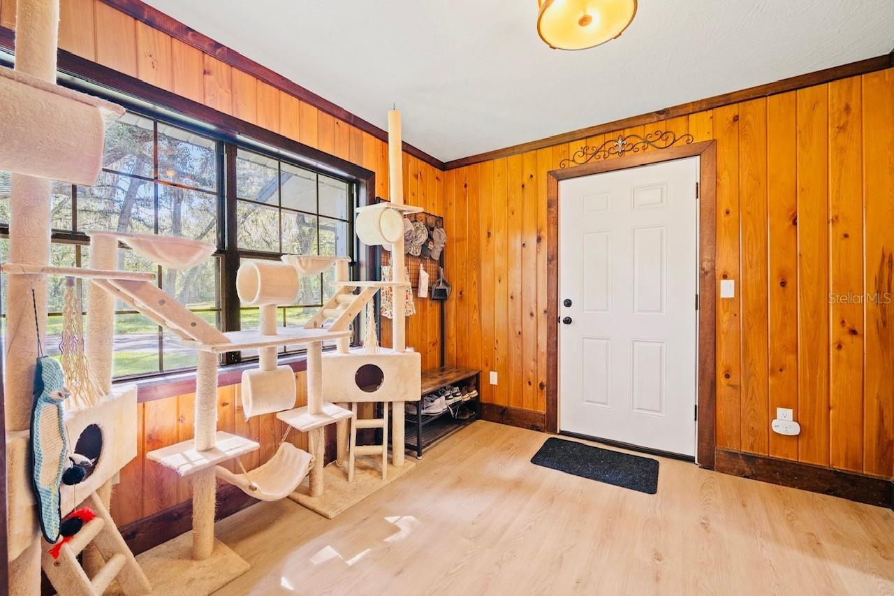 Image 22 of 28 For 10245 Trails End Road