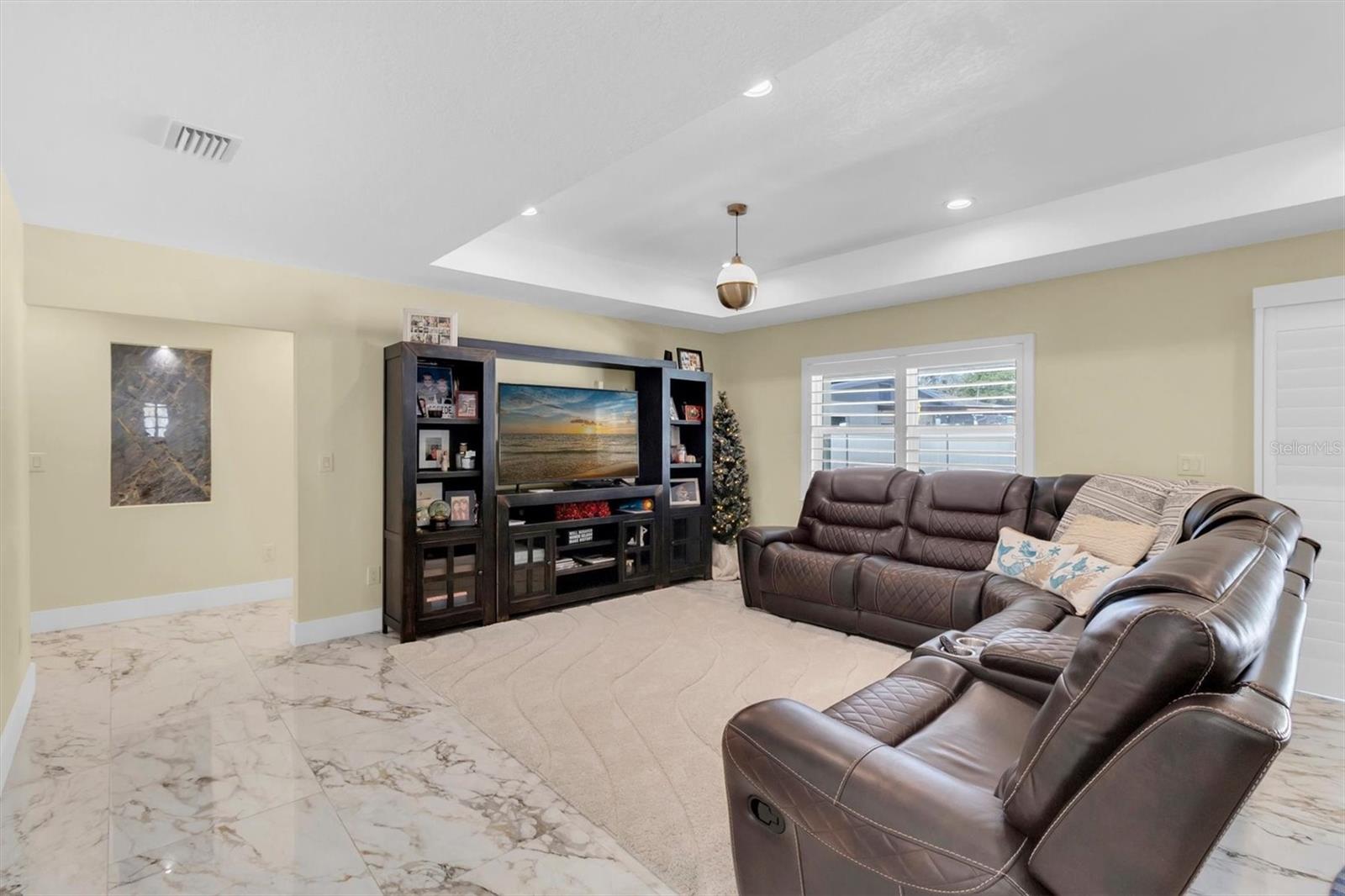 Image 4 of 32 For 6013 Madison Street