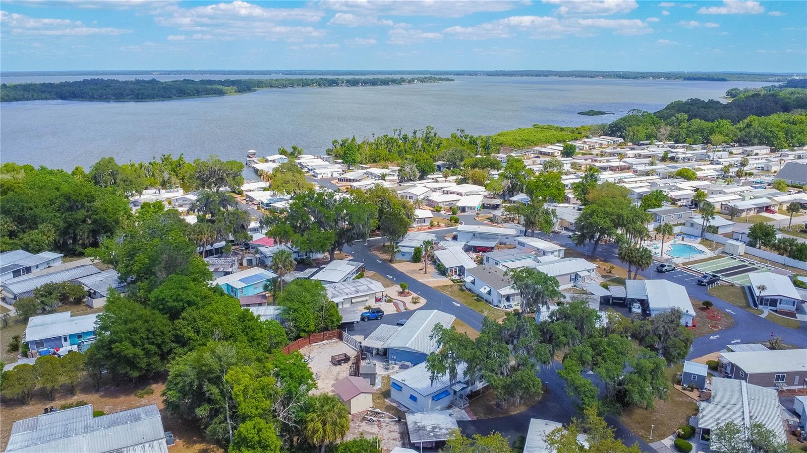 Image 22 of 37 For 3896 Picciola Road 554