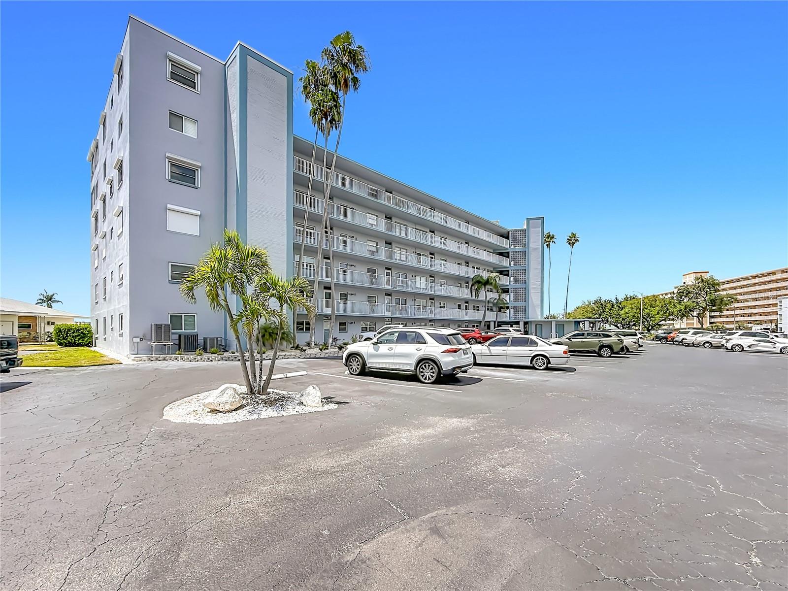 Image 12 of 61 For 1868 Shore Drive S 503