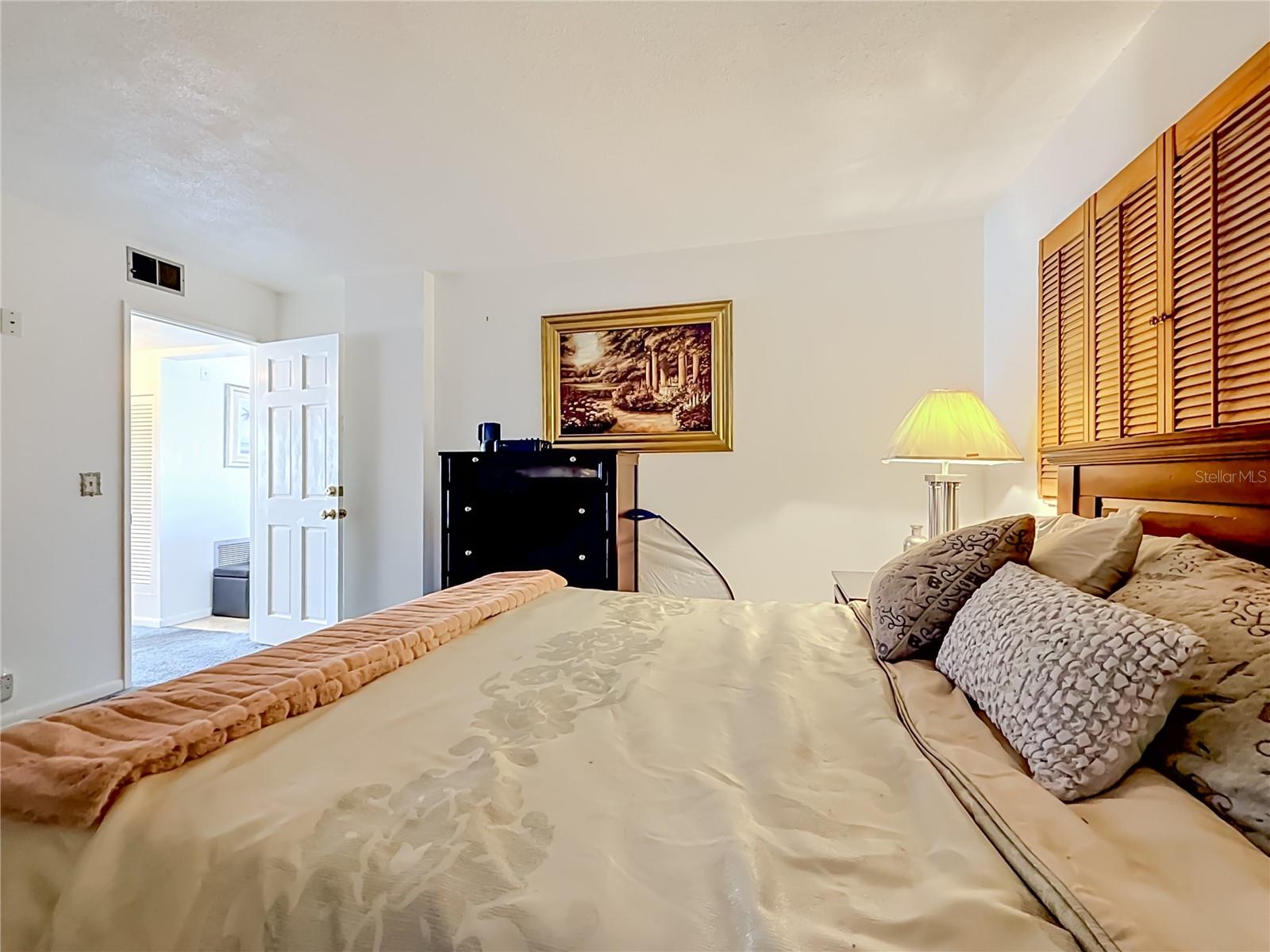 Image 35 of 61 For 1868 Shore Drive S 503