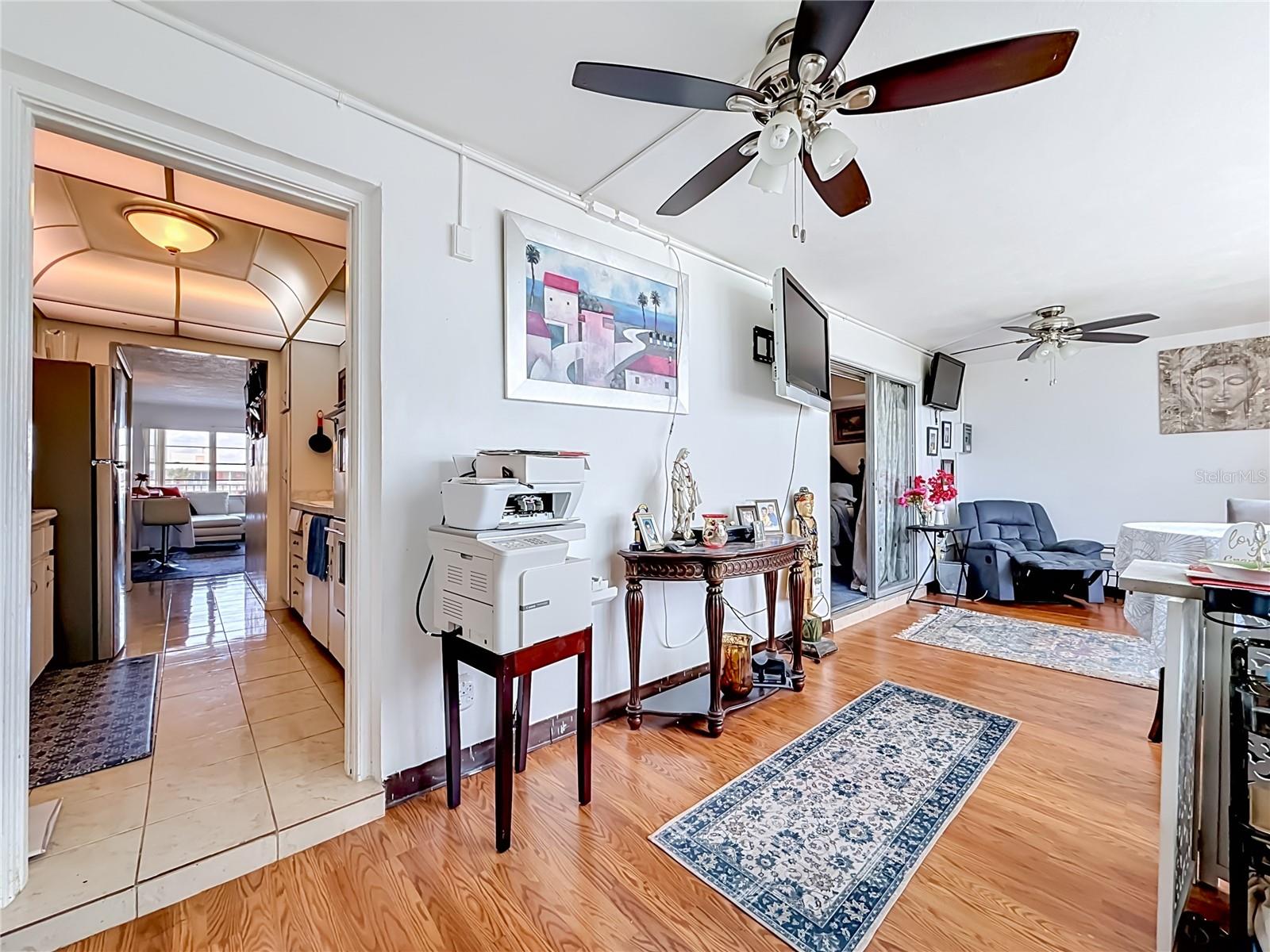 Image 43 of 61 For 1868 Shore Drive S 503