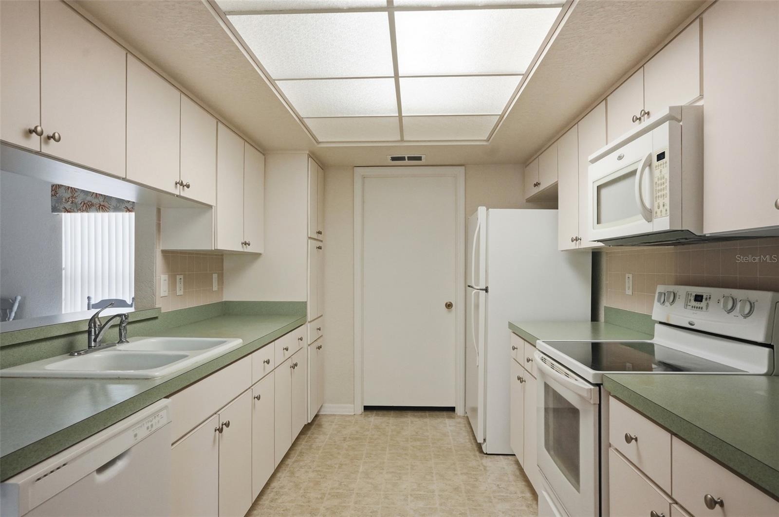 Image 10 of 44 For 11030 Linden Drive