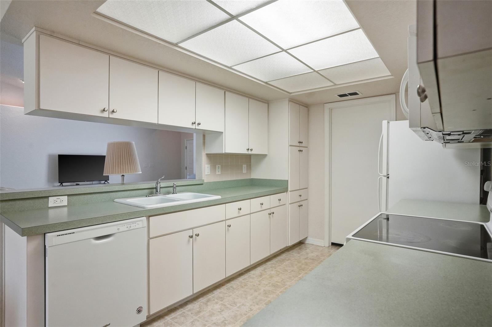 Image 11 of 44 For 11030 Linden Drive