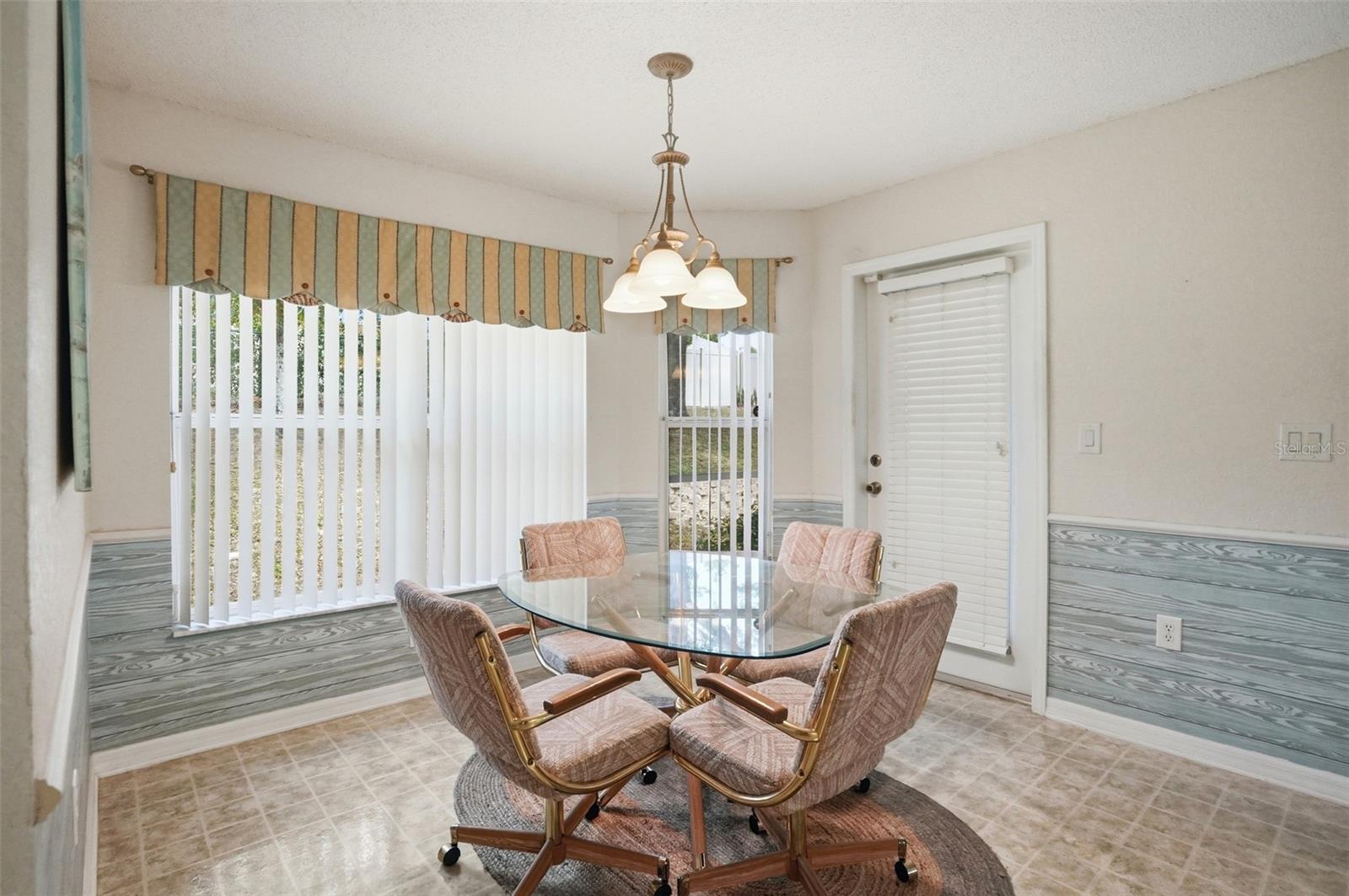 Image 14 of 44 For 11030 Linden Drive