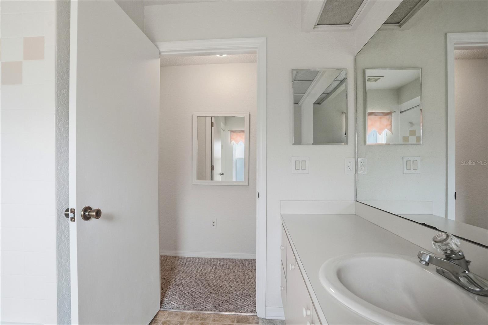 Image 17 of 44 For 11030 Linden Drive