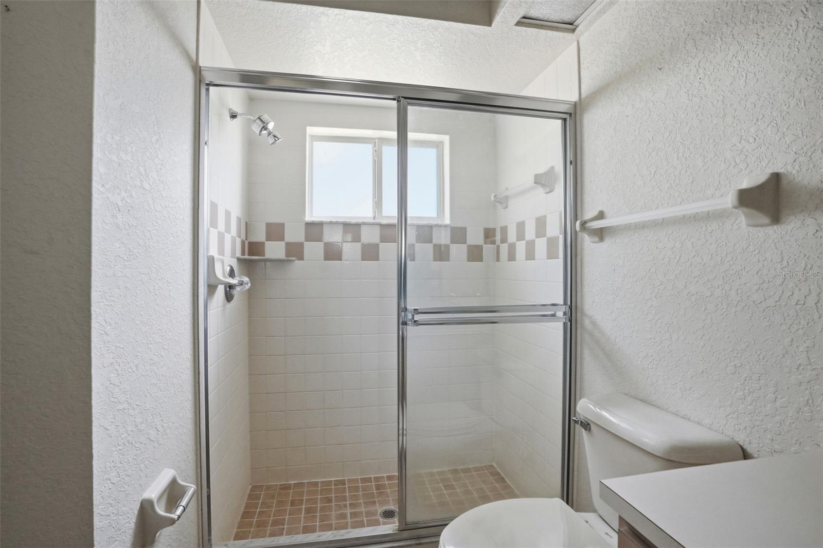 Image 23 of 44 For 11030 Linden Drive