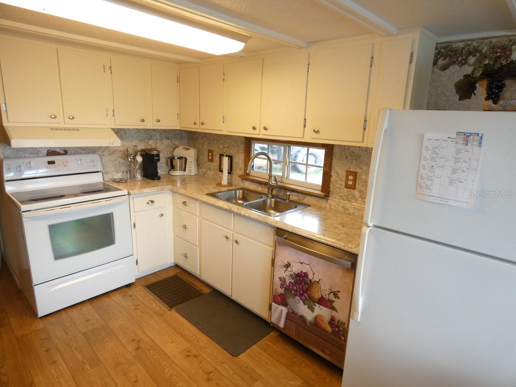 Image 18 of 44 For 12674 Seminole Boulevard S8