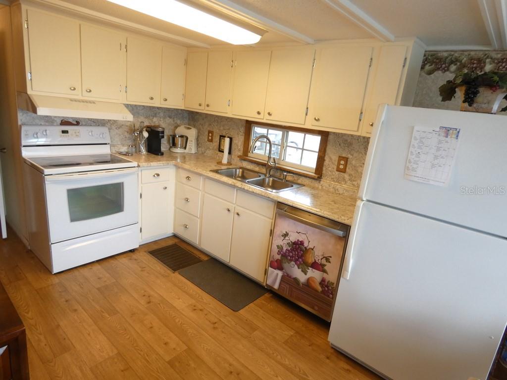 Image 4 of 44 For 12674 Seminole Boulevard S8
