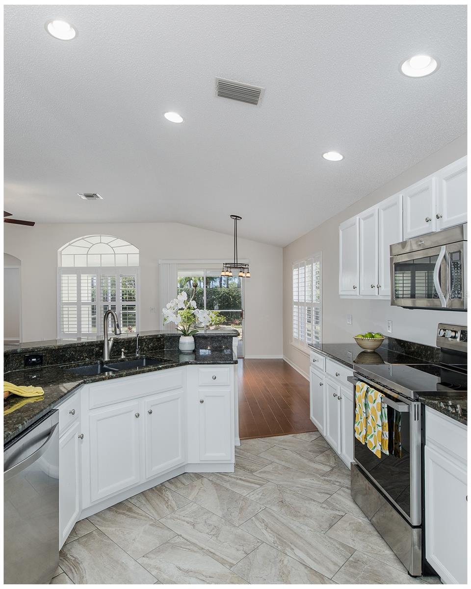Image 15 of 98 For 11428 Hidden Cove Court