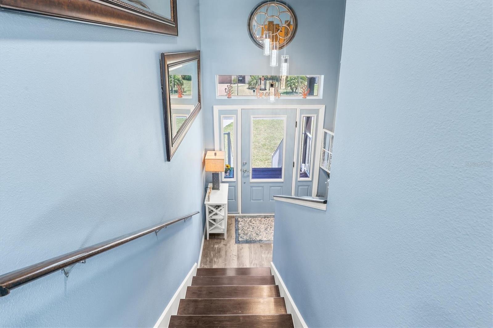 Listing photo id 10 for 3351 Poinsettia Drive