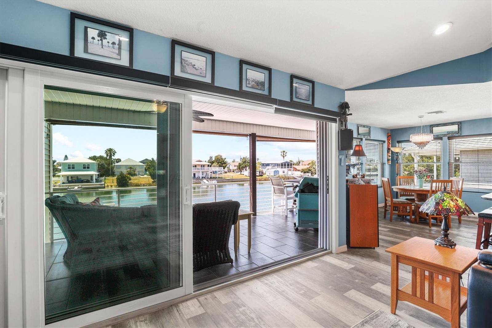 Listing photo id 15 for 3351 Poinsettia Drive