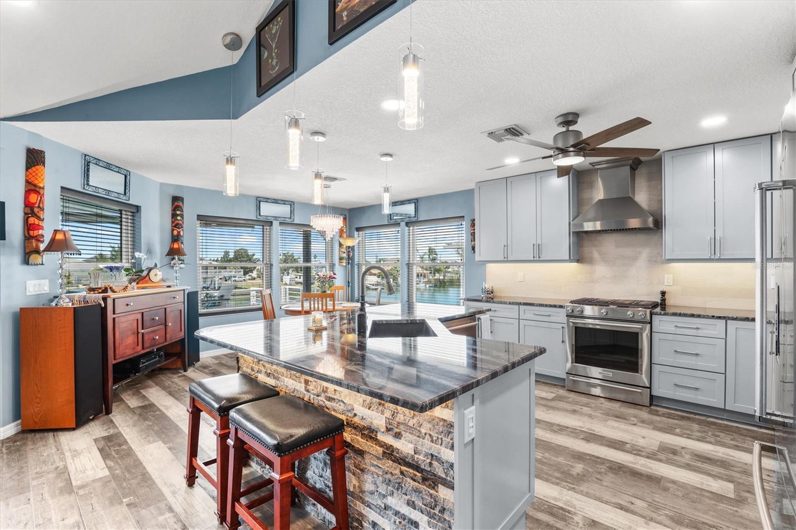 Listing photo id 23 for 3351 Poinsettia Drive